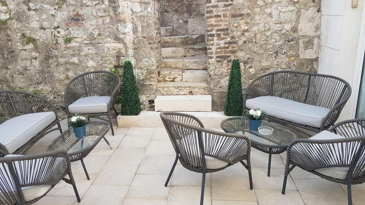 Pont-de-lʼArche Hotel De La Tour מראה חיצוני תמונה