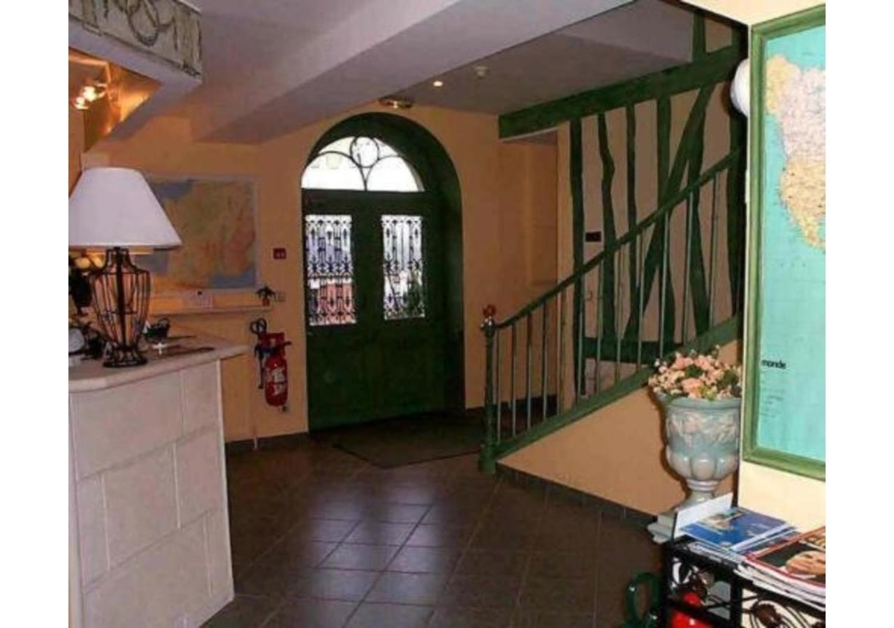 Pont-de-lʼArche Hotel De La Tour מראה חיצוני תמונה