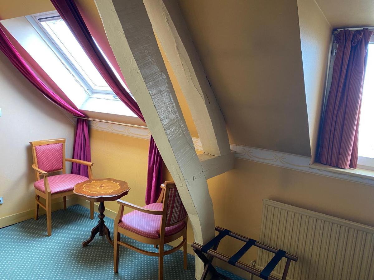 Pont-de-lʼArche Hotel De La Tour מראה חיצוני תמונה